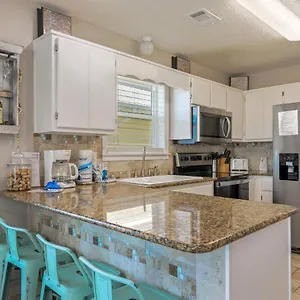 Apartment 200 Yds To Private Gated Access- 3br-2ba- Quiet Location In The Heart Of Destin!, Destin